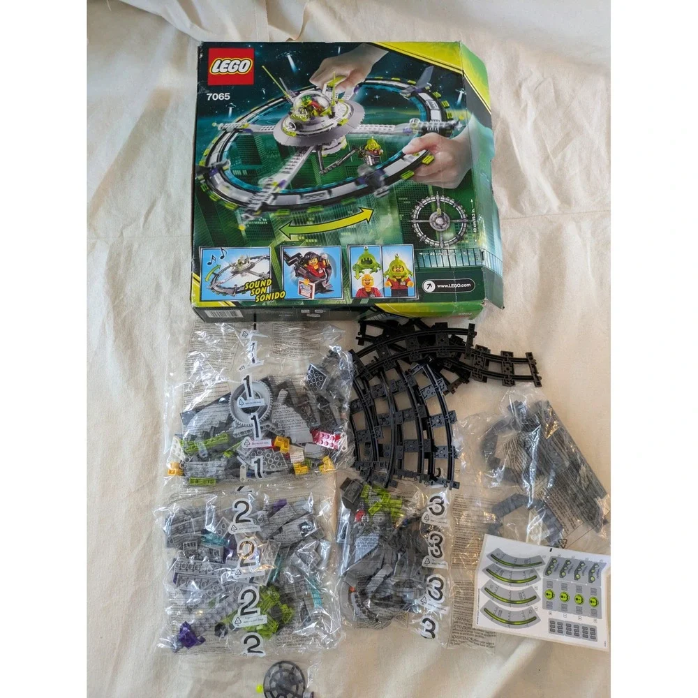 Lego Alien Conquest Alien Mothership 7065 Set New Bags Box 90% Complete - Picture 2 of 7